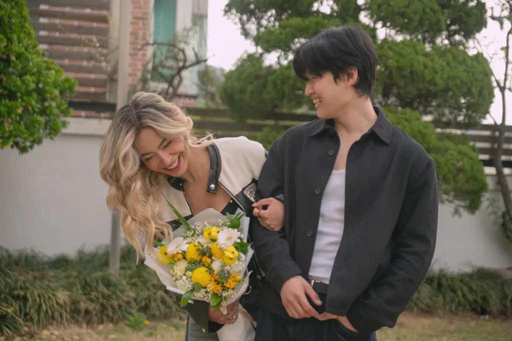 Momento emocional entre casal do reality Meu Namorado Coreano da Netflix