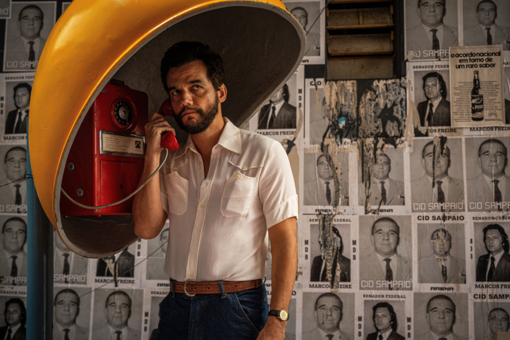 Ambientação urbana no filme O Agente Secreto, suspense político brasileiro